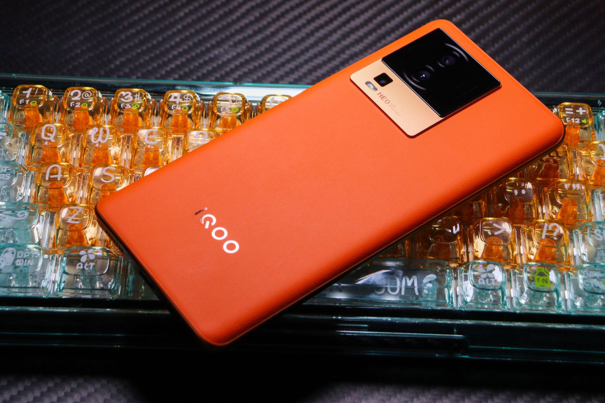 Середняк мечты? Дизайн и начинка iQOO Neo 7 SE раскрыты до анонса