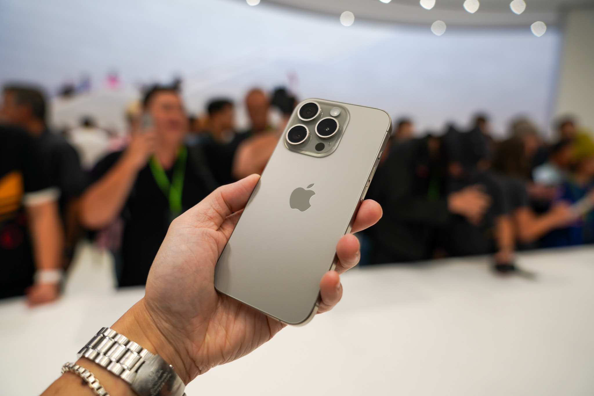 iPhone 15 Pro Max: на чем сэкономила Apple и за что доплатила