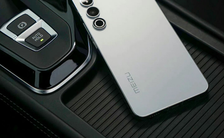 Meizu в последний момент меняет главные камеры Meizu 21