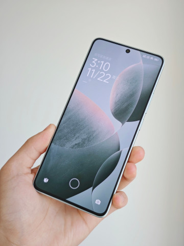 Больше живых фото Xiaomi Redmi K70E его сканера отпечатка пальца