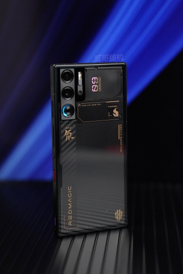 Распаковка, живые фото и видео Nubia Red Magic 9 Pro / 9 Pro+