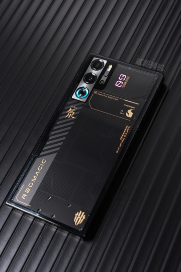 Распаковка, живые фото и видео Nubia Red Magic 9 Pro / 9 Pro+