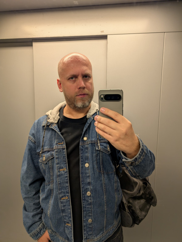 Google Pixel 9 Pro XL: -  