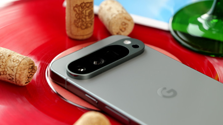  Google Pixel 9 Pro XL: -  