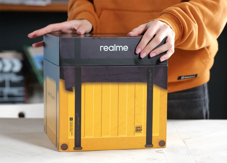 ВИДЕО: распаковка и розыгрыш подарочного набора Realme 13+ 5G
