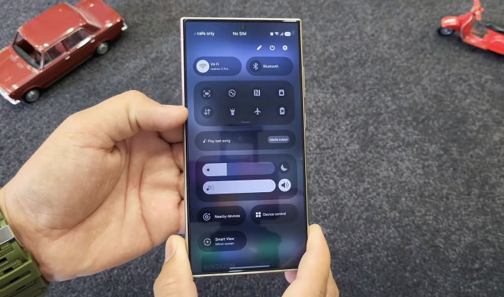  One UI 7     Samsung:  ?