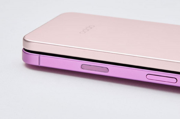 OPPO Reno 13 и 13 Pro во весь рост на шпионском фото