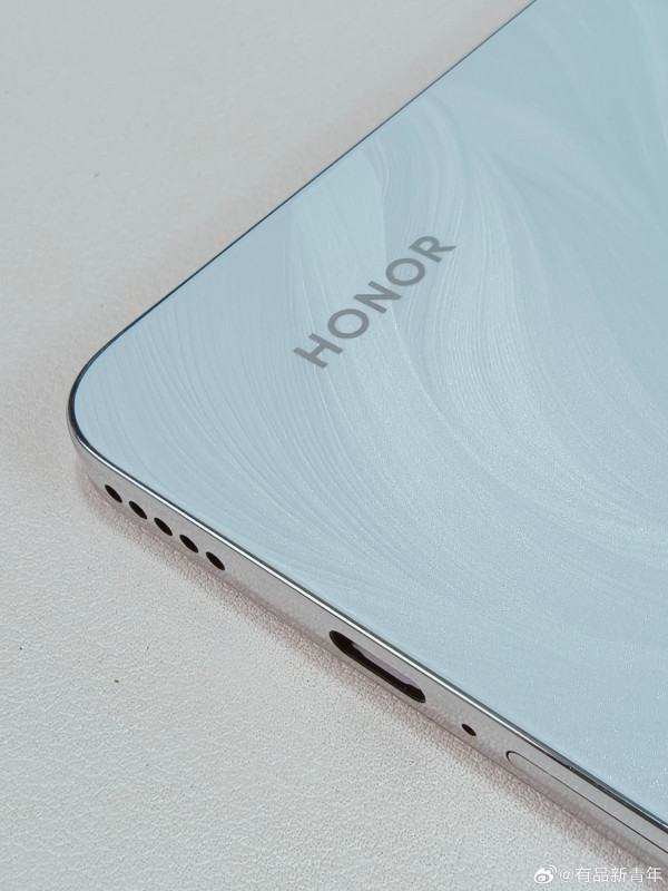 Honor 300 Pro показали на первых живых фото и постерах