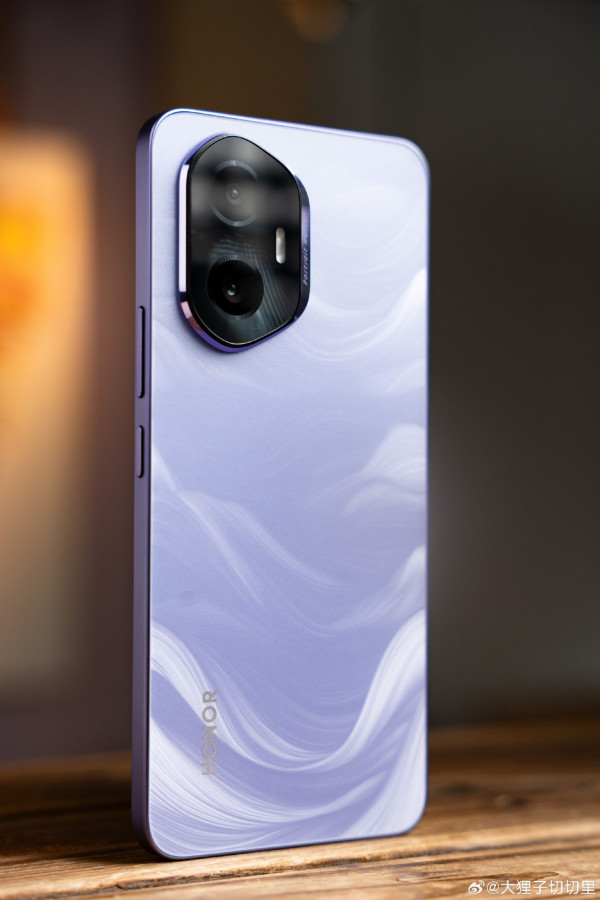 Honor 300 Pro показали на первых живых фото и постерах