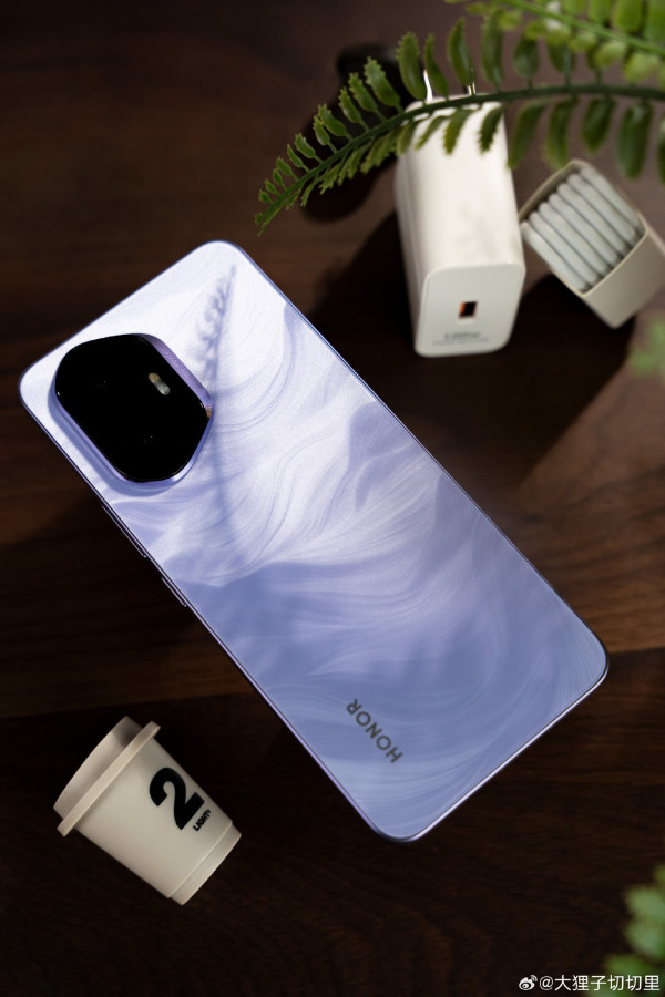 Honor 300 Pro показали на первых живых фото и постерах