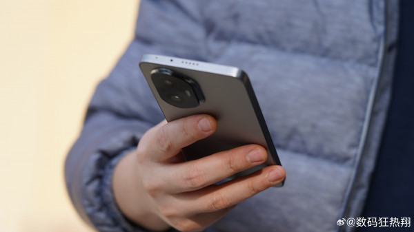 Honor 300 Pro показали на первых живых фото и постерах