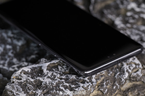 Honor 300 Pro показали на первых живых фото и постерах