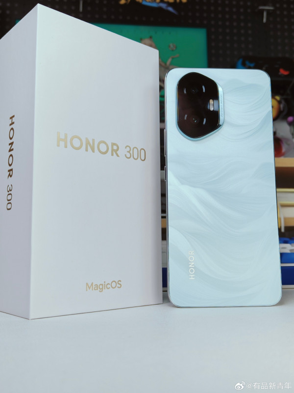 Honor 300 Pro показали на первых живых фото и постерах