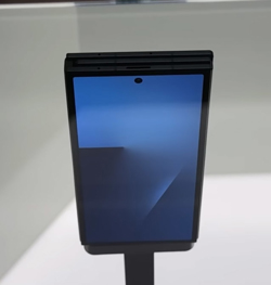 Samsung Galaxy Z TriFold наконец-то засняли вблизи на видео: что выяснилось?