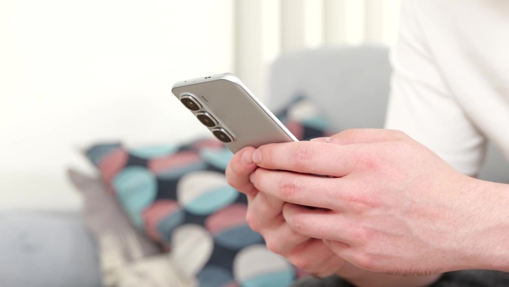 Обзор Infinix Hot 60 Pro+: доступный тонкофон без компромиссов