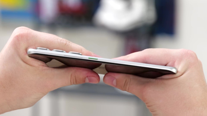 Обзор Infinix Hot 60 Pro+: доступный тонкофон без компромиссов