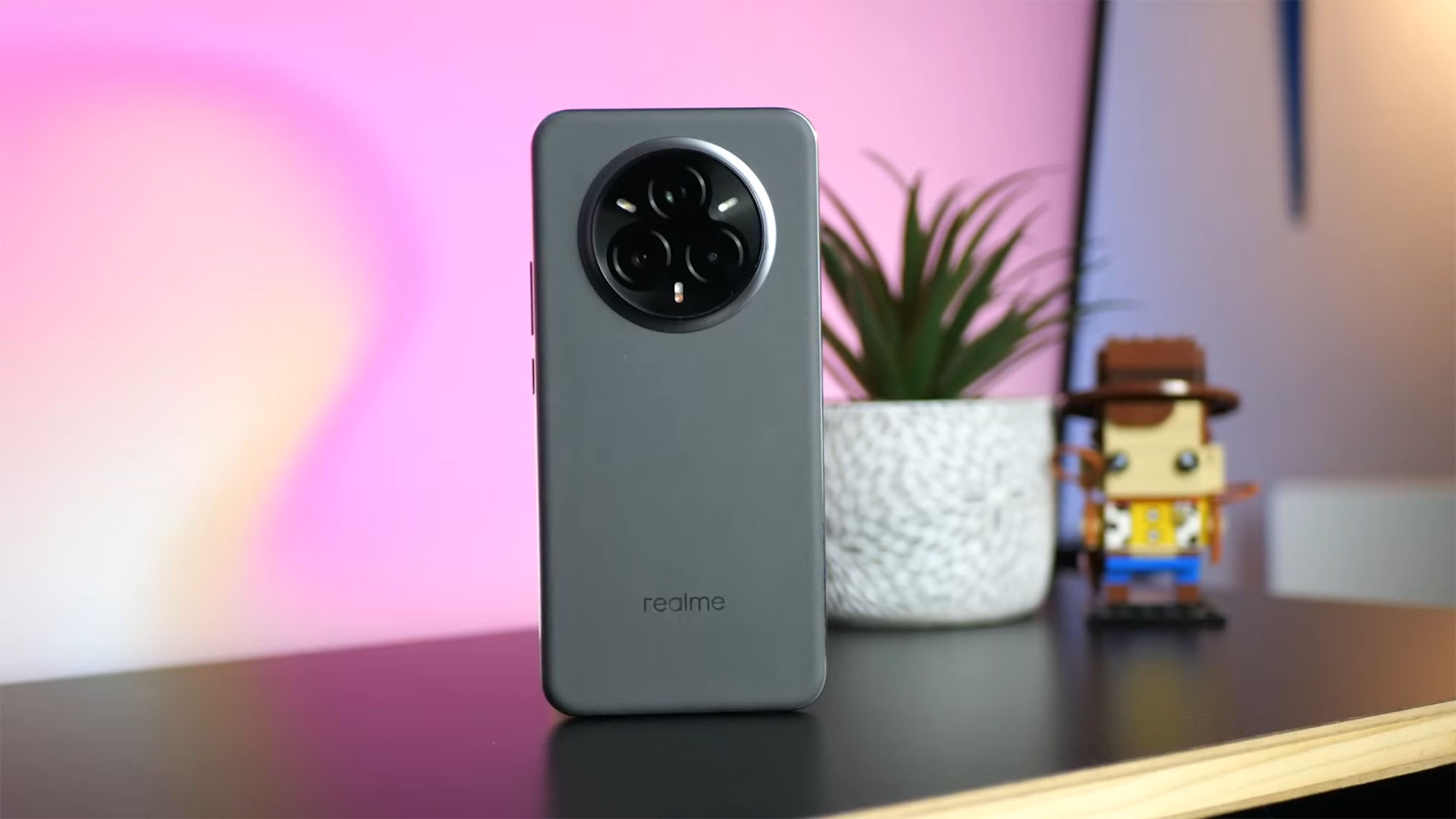 Realme 14 Pro+ с перископ-камерой доступен дешевле 22 000 рублей