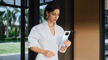 Huawei раскрыла обновлённый дизайн Mate X7: фото и видео