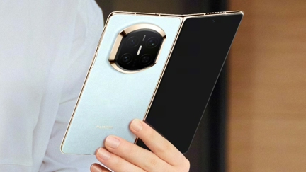 Huawei раскрыла обновлённый дизайн Mate X7: фото и видео