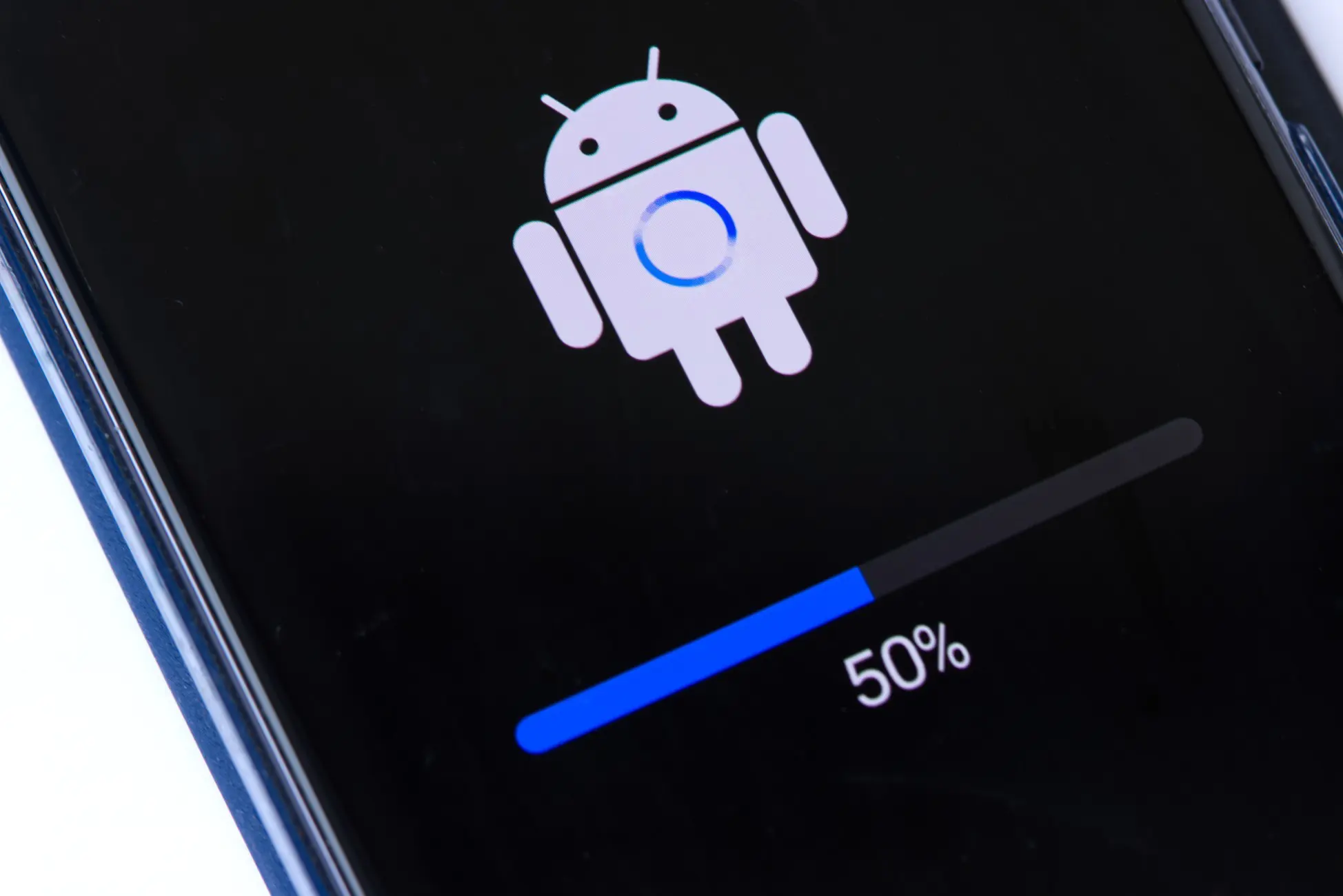 Motorola нашла способ не соблюдать требование ЕС по обновлению ПО смартфонов