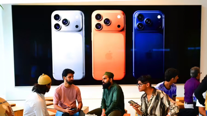 Apple накажет индийские магазины за перепродажу iPhone в РФ и другие страны