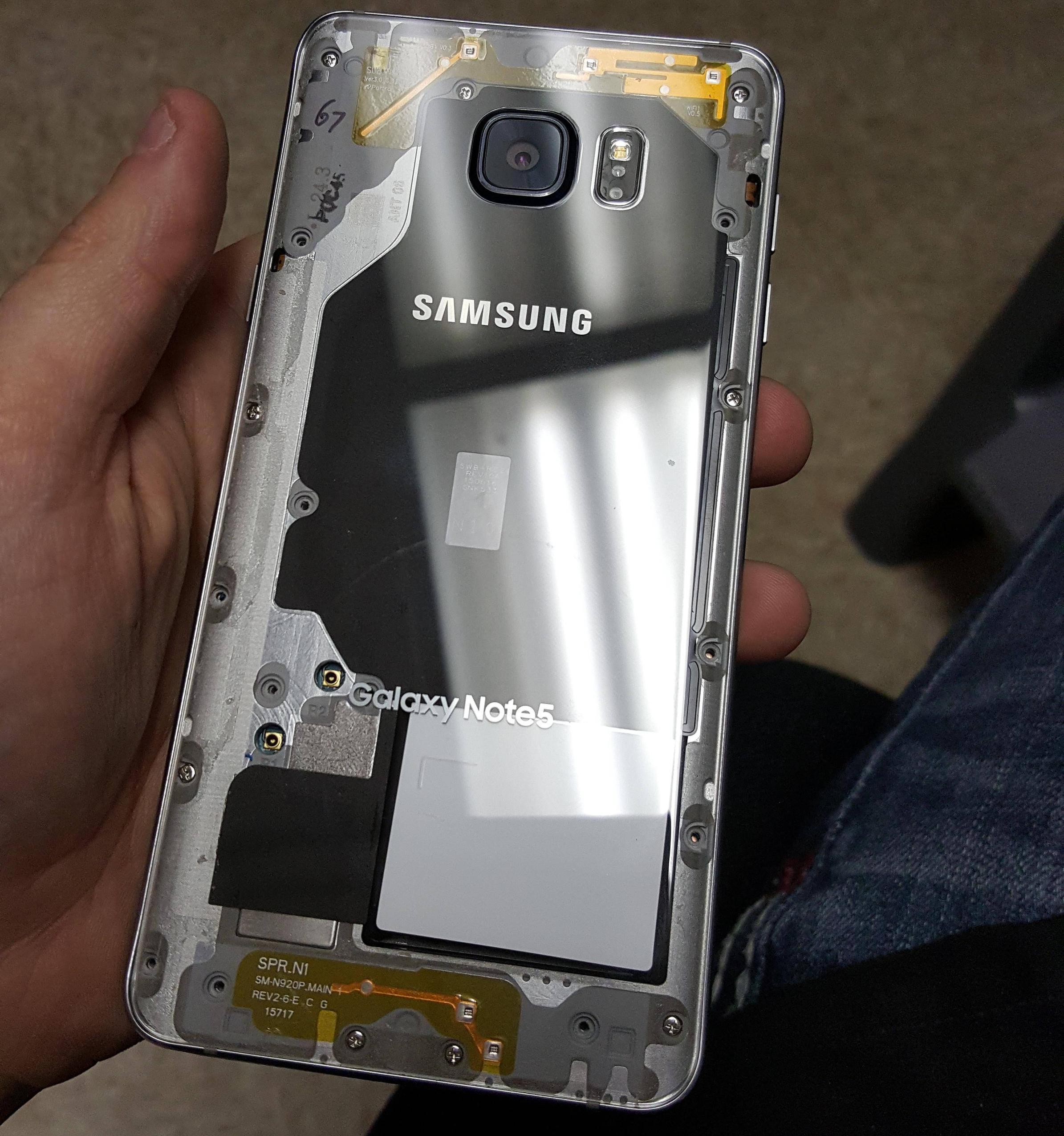 Посмотрите на прозрачный Samsung Galaxy Note 5