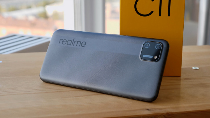 Обзор Realme C11: лучший за 8000 рублей?