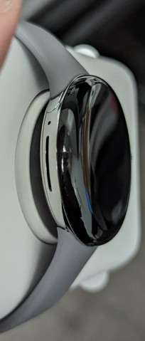 Pixel Watch распаковали до запуска: как они рядом с Apple Watch?