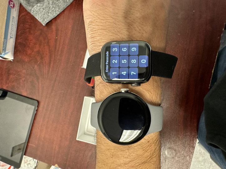 Pixel Watch   :     Apple Watch?