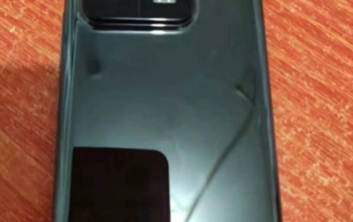 Симпатягой не назвать: дизайн Xiaomi 13 раскрыт живым фото