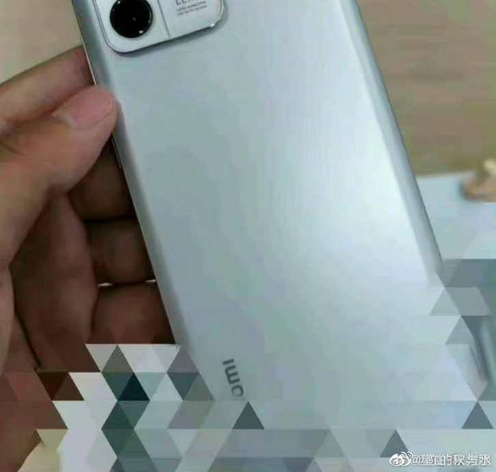    iPhone 13:     Xiaomi 13
