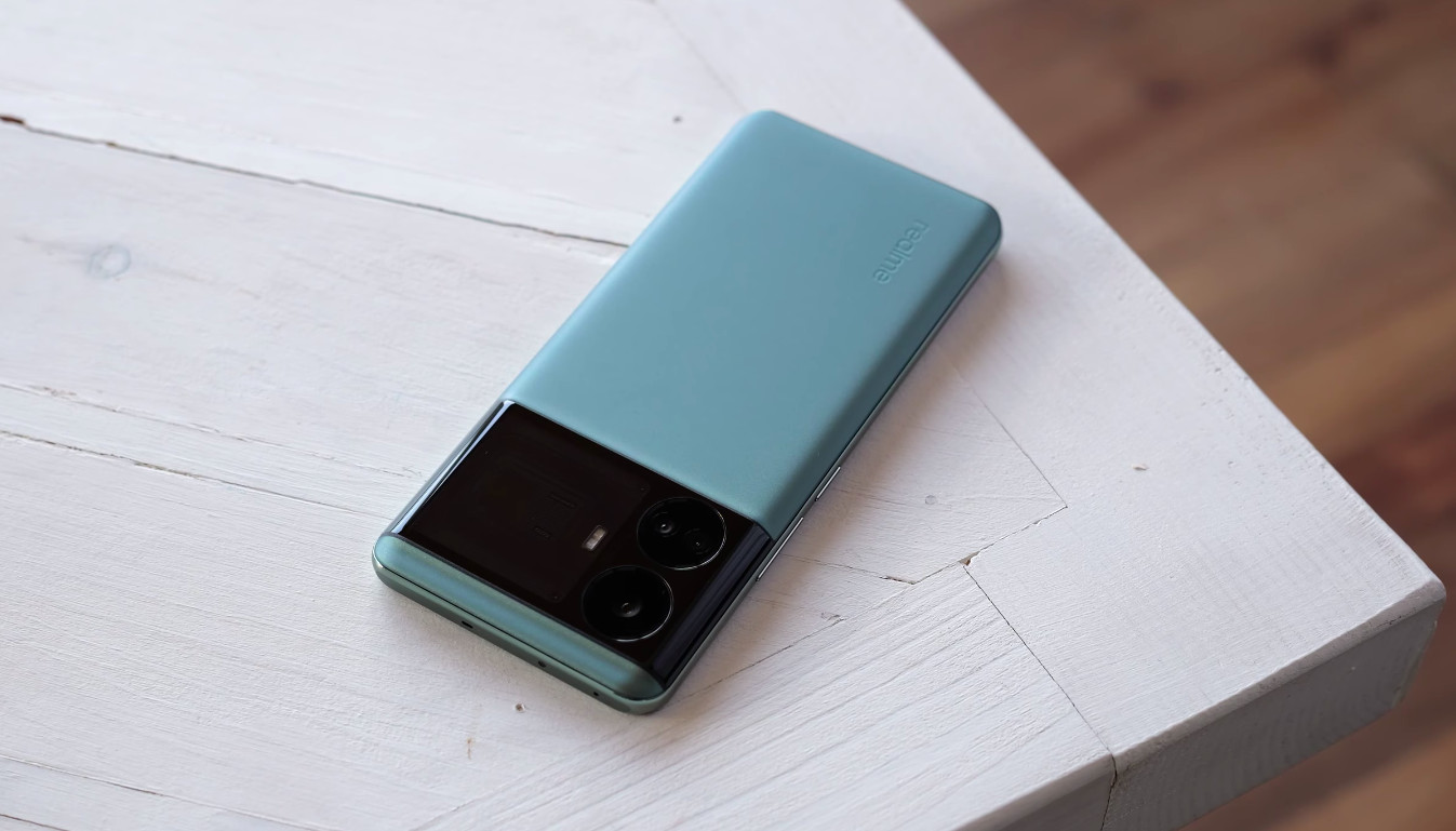 ВИДЕО: обзор Realme GT5 рядом с GT3 - ну очень много памяти!