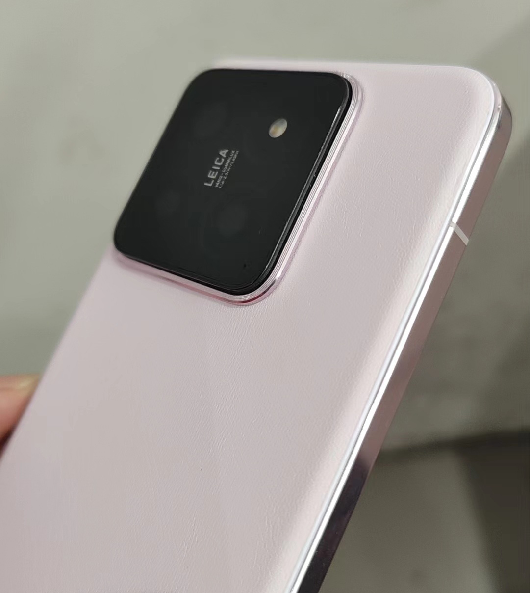 Тесты Xiaomi 14 против iPhone 15 Pro за полдня до анонса