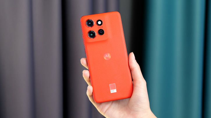  Moto S50:    