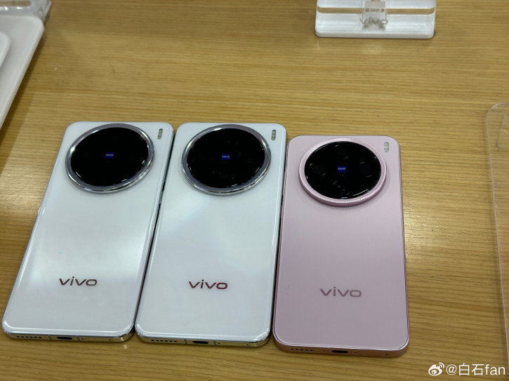    Vivo X200   Pro mini  iPhone 16 Pro