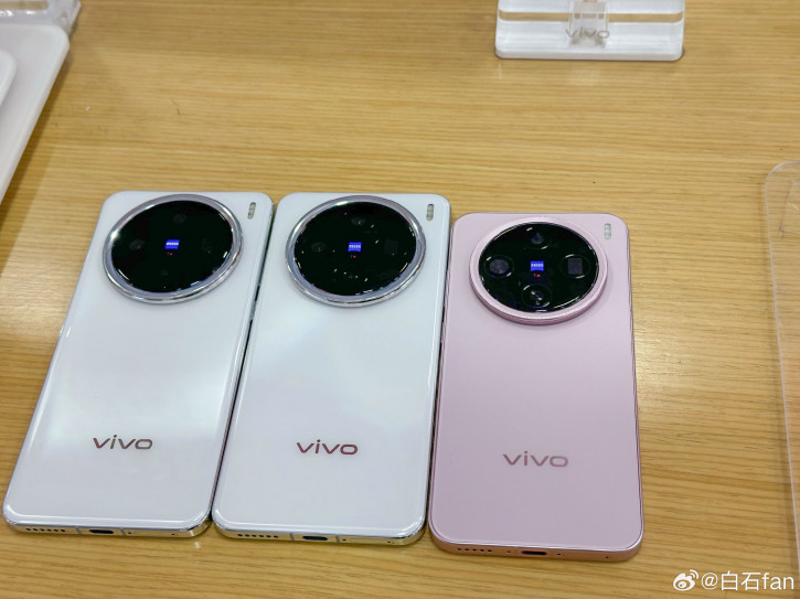    Vivo X200   Pro mini  iPhone 16 Pro