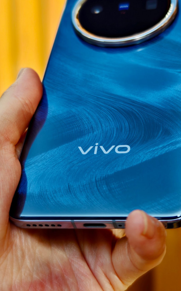    Vivo X200  X200 Pro mini:   ?