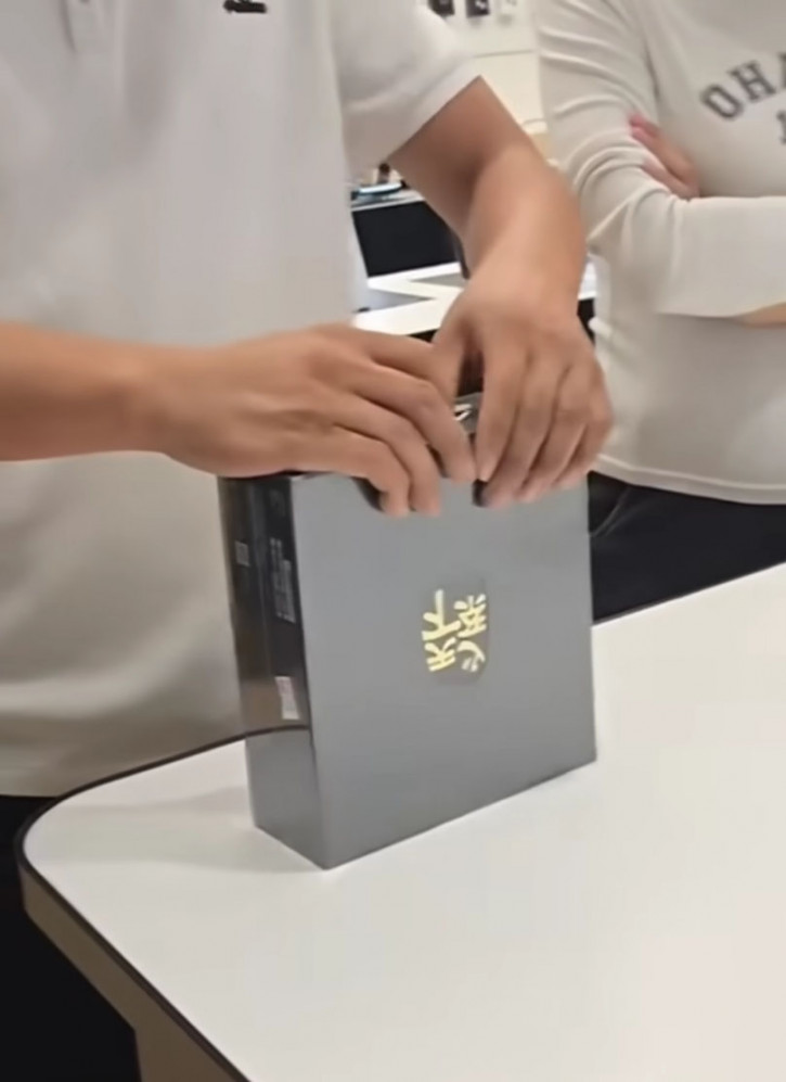  Samsung Galaxy Z Fold Special Edition (W25)  