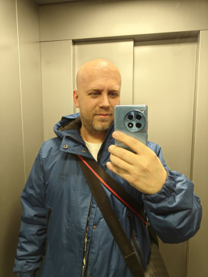  OnePlus 12  OnePlus 12R:  