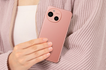  Sharp Aquos Sense 9:   