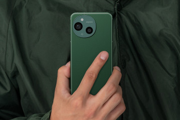 Sharp Aquos Sense 9:   