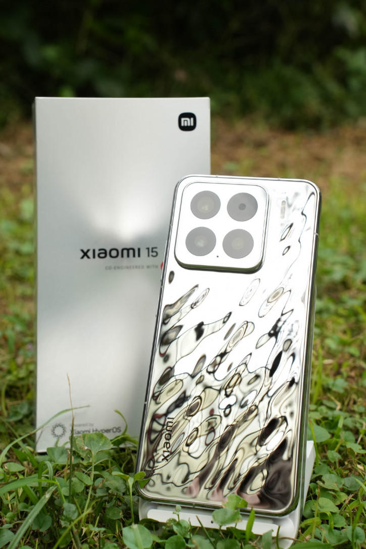 Xiaomi 15 и 15 Pro во всей красе на подборке студийных фото