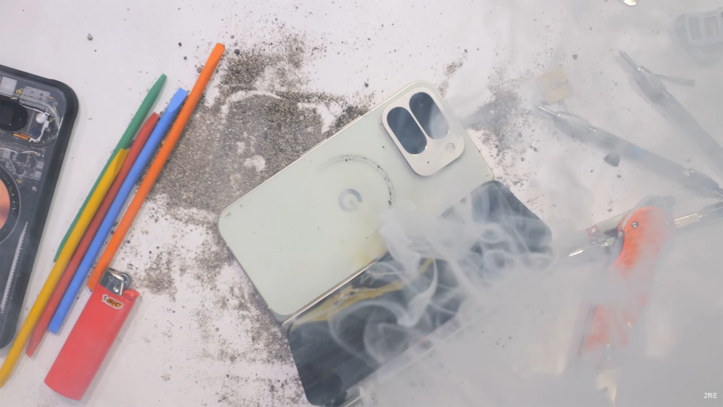 Катастрофа: Pixel 10 Pro Fold сгорел во время испытания на прочность