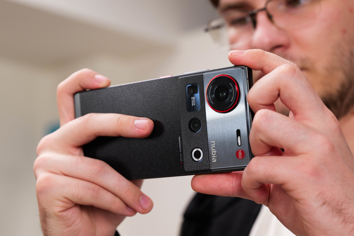Обзор Nubia Z70S Ultra: всё сложно