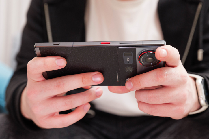 Обзор Nubia Z70S Ultra: всё сложно