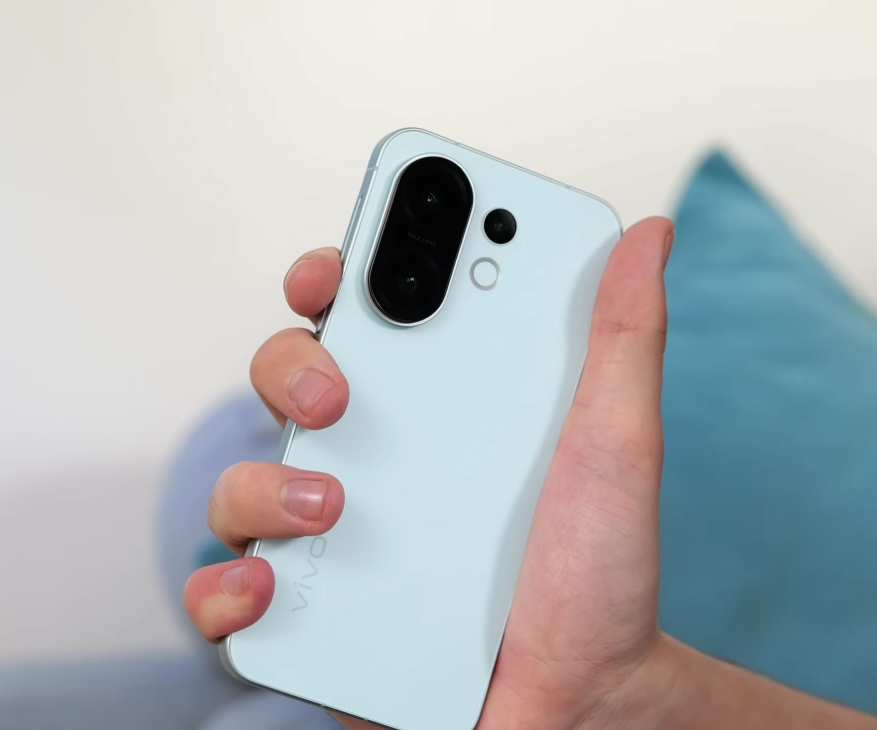 ВИДЕО: обзор Vivo X200 FE – фанатская версия здорового человека?