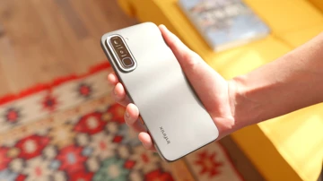 ВИДЕО: обзор Infinix Hot 70 – новинка, которой не нужен Privacy Display