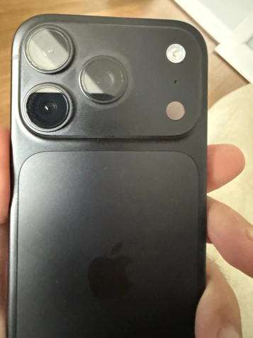 Покупатели iPhone 18 Pro массово жалуются на «выцветание» краски в районе камер