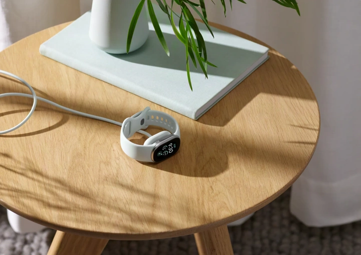 Анонс Google Fitbit Edge – аналог Mi Band с GPS, кнопкой и сменной батареей