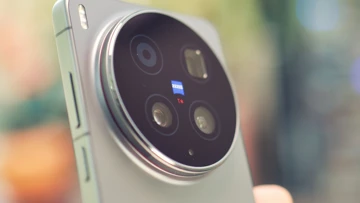 Уточнённые детали начинки Vivo X500 Ultra: экран, чип, камеры, батарея